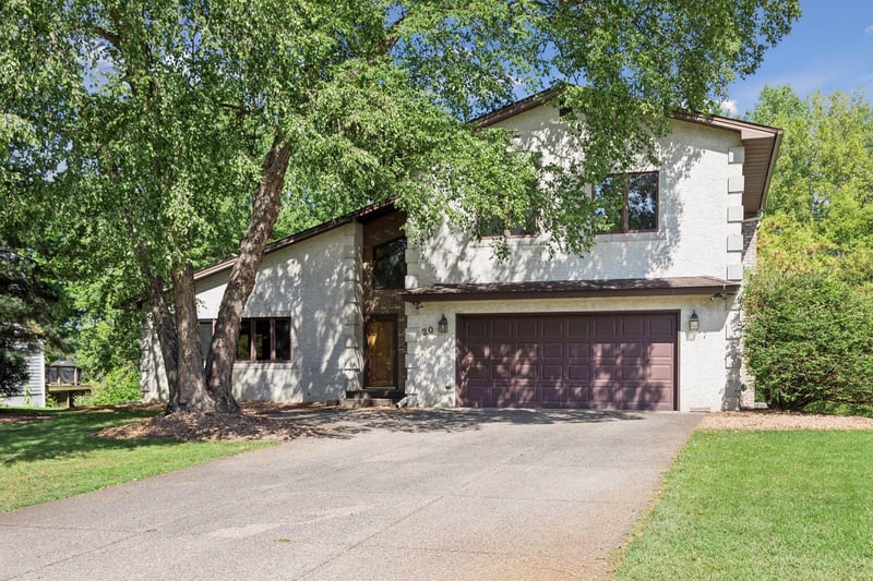 20 Deer Hills Dr, North Oaks, MN 55127
