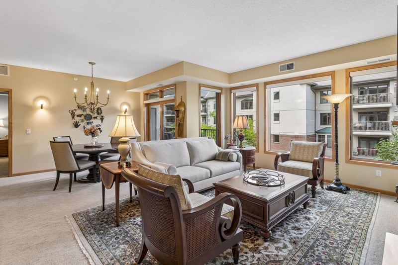 5225 Grandview Sq #308, Edina, MN 55436