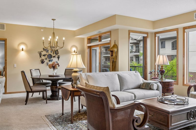 5225 Grandview Sq #308, Edina, MN 55436