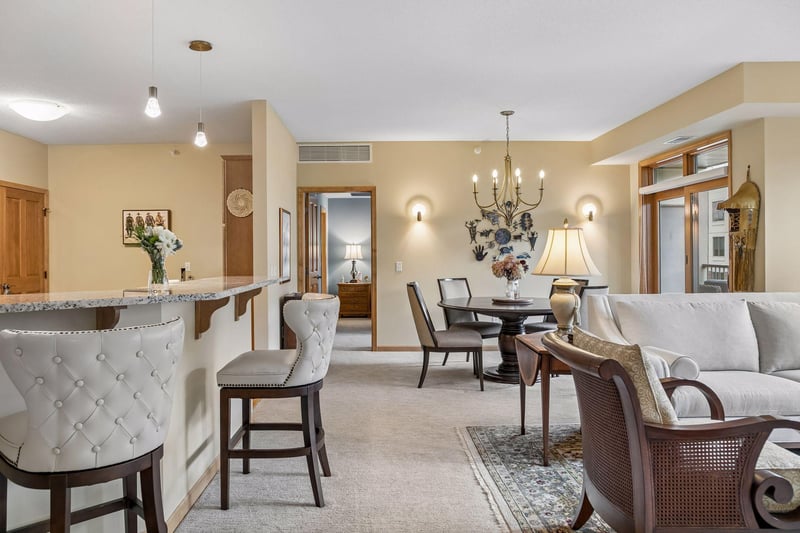 5225 Grandview Sq #308, Edina, MN 55436