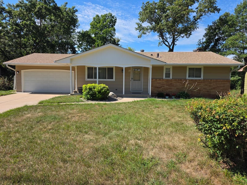 10 W Golden Lake Rd, Circle Pines, MN 55014