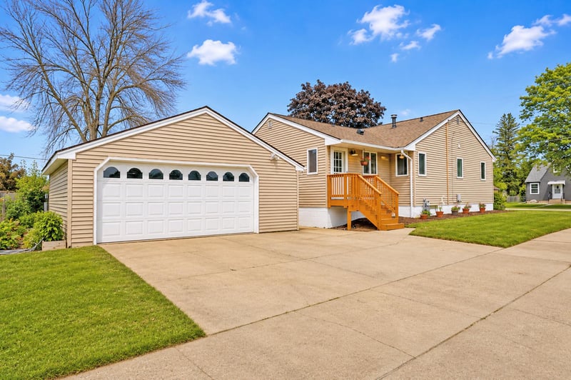 306 16th St SE, Austin, MN 55912