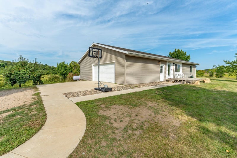 18613 Peninsula Trl, Battle Lake, MN 56515