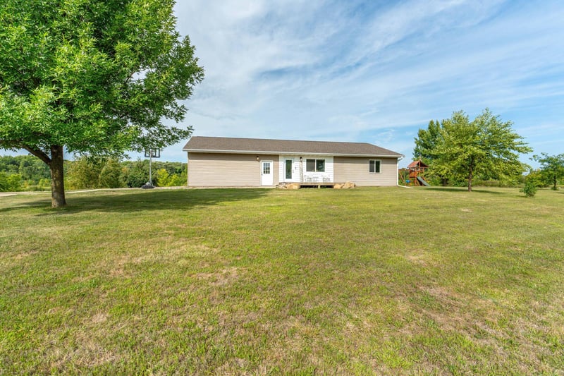 18613 Peninsula Trl, Battle Lake, MN 56515