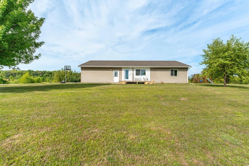 18613 Peninsula Trl, Battle Lake, MN 56515