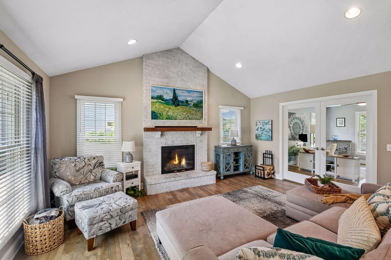 180 Cascade Ct, Chanhassen, MN 55317
