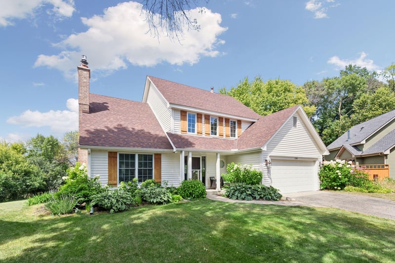 180 Cascade Ct, Chanhassen, MN 55317