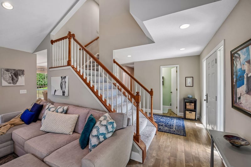 180 Cascade Ct, Chanhassen, MN 55317