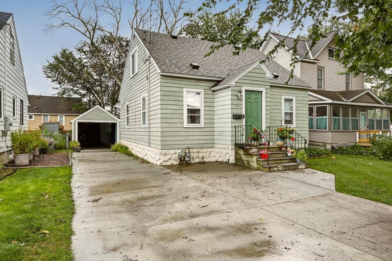 206 11th Ave NE, Rochester, MN 55906