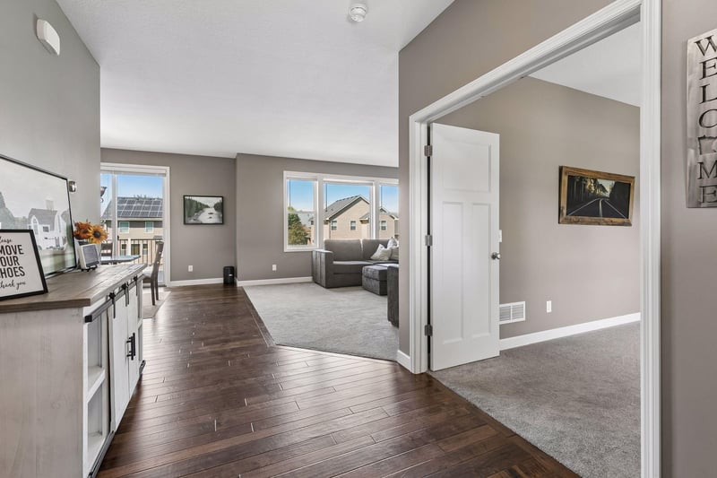 19495 Hilldale Ave, Lakeville, MN 55044