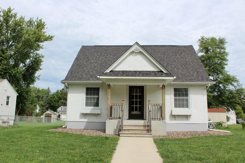 136 2nd St SE, Blooming Prairie, MN 55917