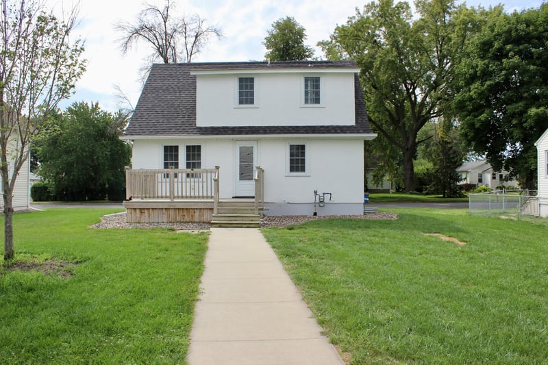 136 2nd St SE, Blooming Prairie, MN 55917