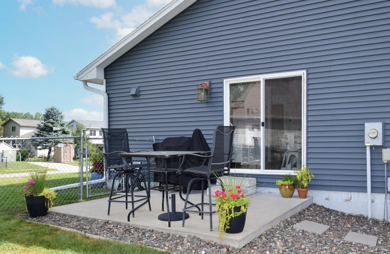 882 115th Ave NE, Blaine, MN 55434
