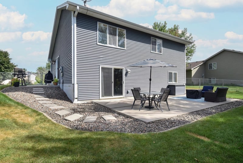 882 115th Ave NE, Blaine, MN 55434