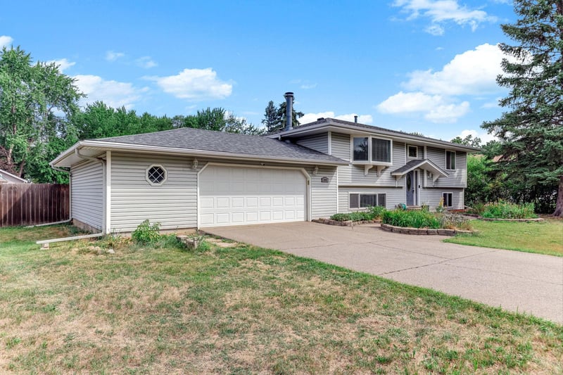3855 66th St E, Inver Grove Heights, MN 55076