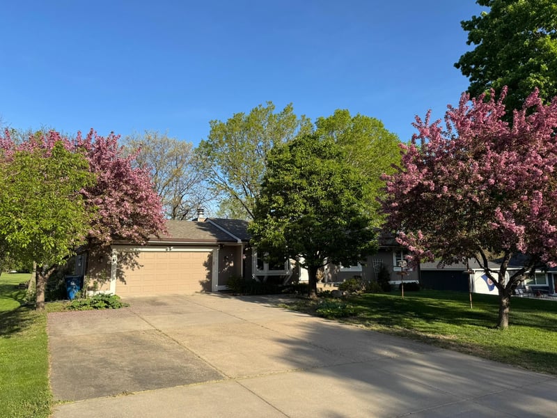 1755 Ithaca Ln N, Plymouth, MN 55447