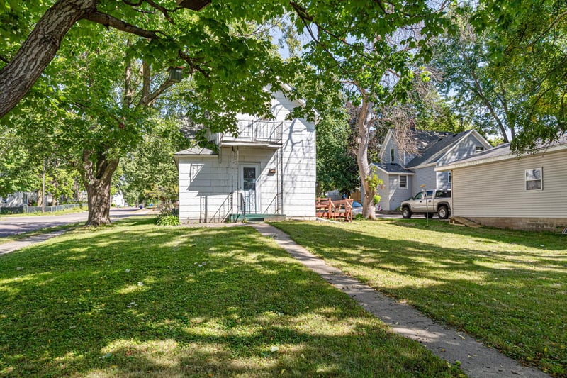 932 3rd Ave NW, Faribault, MN 55021