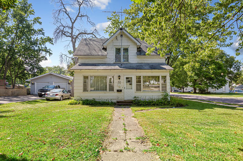 932 3rd Ave NW, Faribault, MN 55021
