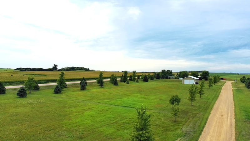 4 Summit Ln, Lake Wilson, MN 56151