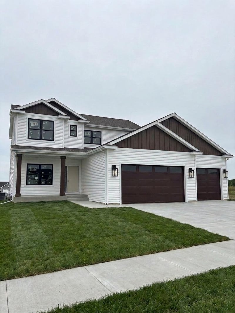 2214 Douglas Trail Dr SE, Pine Island, MN 55963