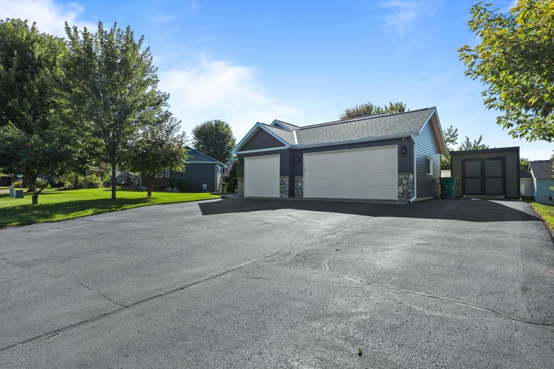 8138 Hunter Lake Dr, Clear Lake, MN 55319