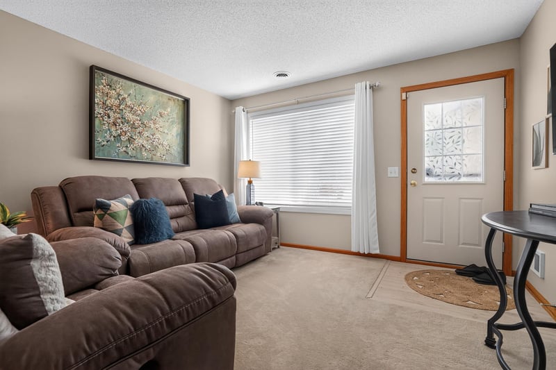 15955 Finch Ln, Apple Valley, MN 55124