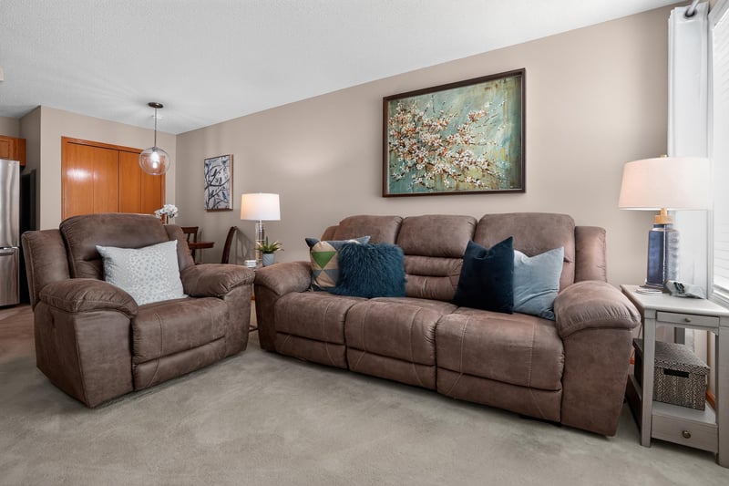 15955 Finch Ln, Apple Valley, MN 55124