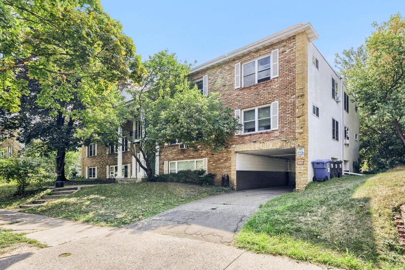 415 Ridgewood Ave #101, Minneapolis, MN 55403