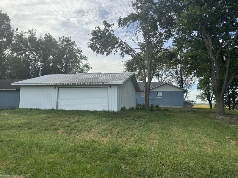 230 Prairie Ave, Butterfield, MN 56120