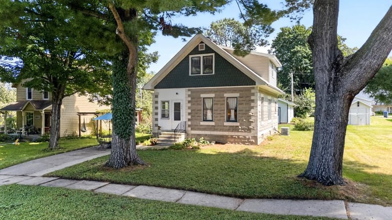 704 Kenilworth Ave S, Lanesboro, MN 55949
