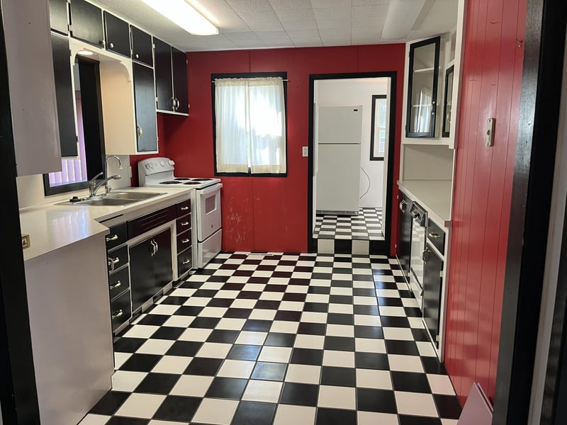 110 S 4th Ave W, Truman, MN 56088