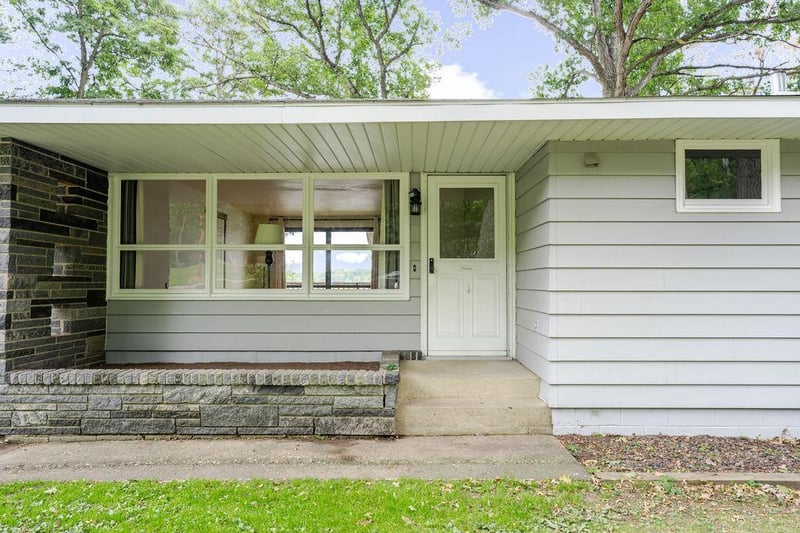 25518 Lake Rd, Saint Cloud, MN 56301
