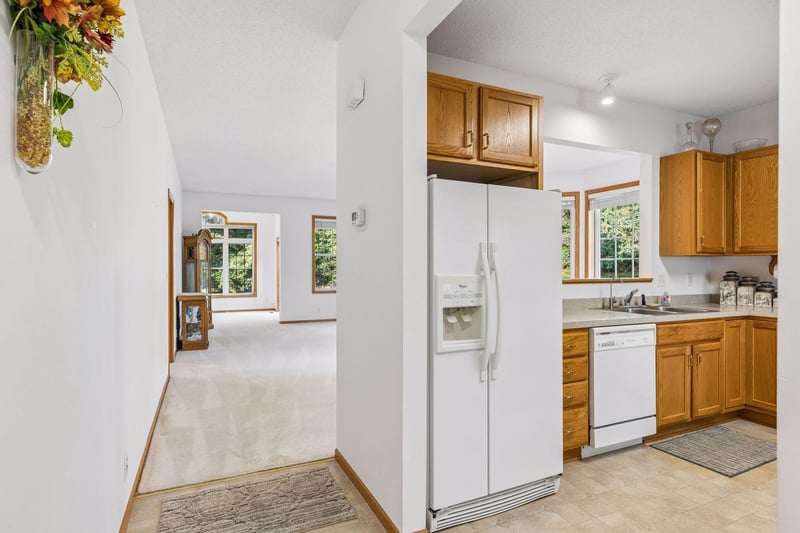 7290 Bordner Dr, Inver Grove Heights, MN 55076