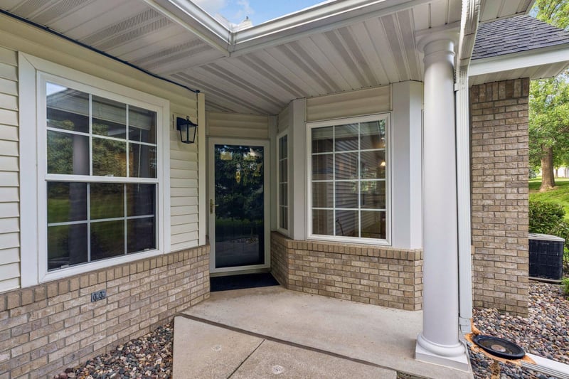 7290 Bordner Dr, Inver Grove Heights, MN 55076