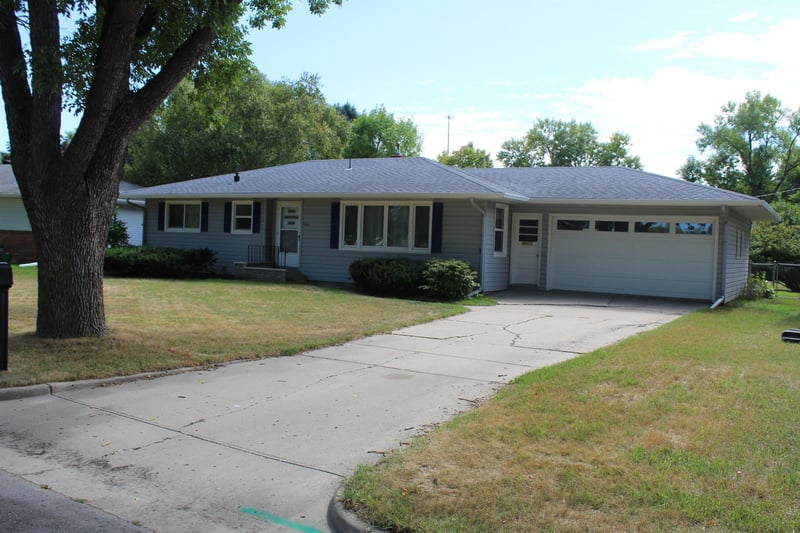 2618 Rivershore Dr S, Moorhead, MN 56560
