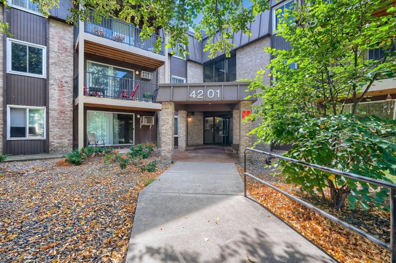4201 Lakeside Ave N #302, Brooklyn Center, MN 55429