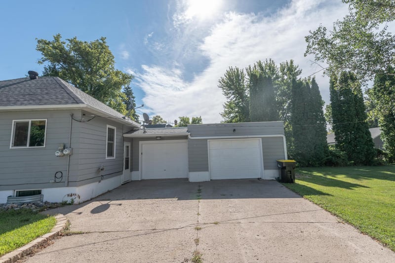 457 2nd St SW, Perham, MN 56573