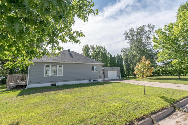 457 2nd St SW, Perham, MN 56573
