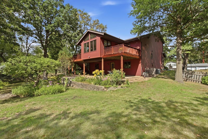 948 Waterford Dr W, Eagan, MN 55123