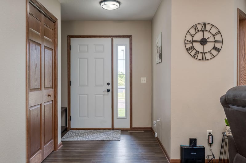101 Skylark Dr, Mankato, MN 56001