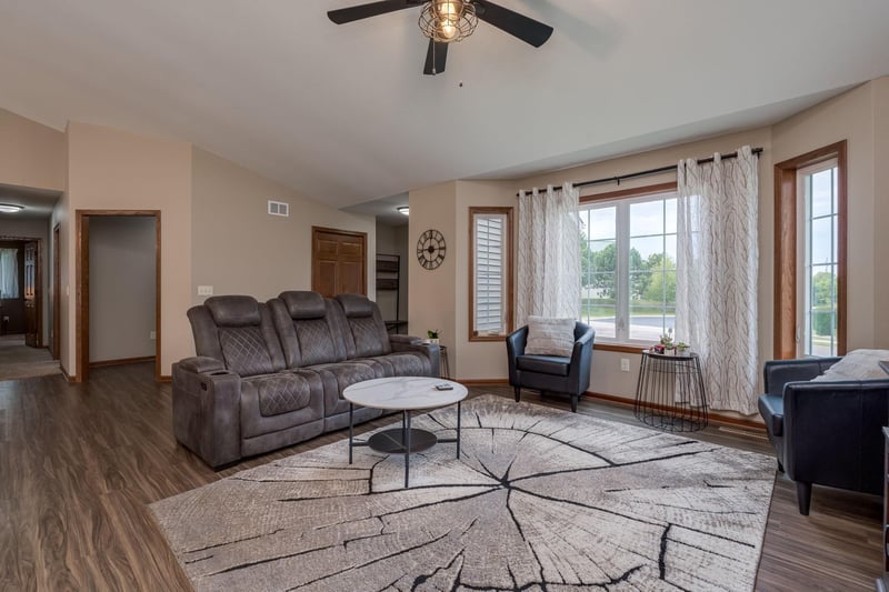 101 Skylark Dr, Mankato, MN 56001