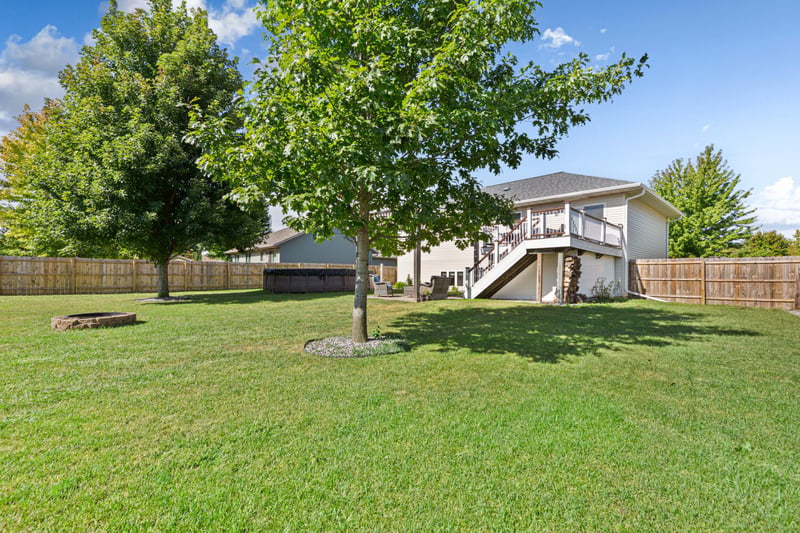 217 Inverness Dr, Mankato, MN 56001