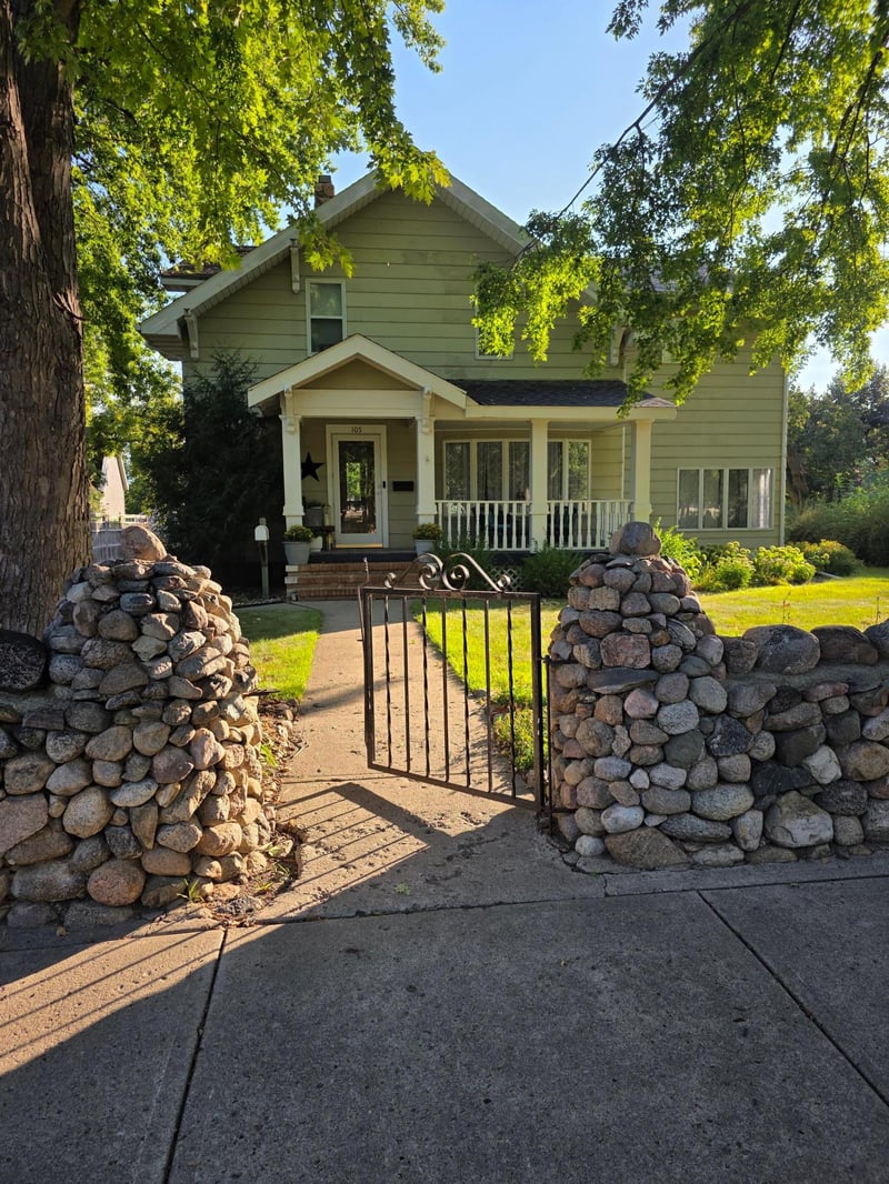 105 4th St W, Canby, MN 56220