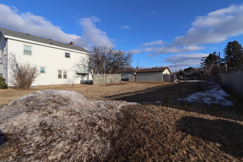 1306 Lake Shore Dr W, Ashland, WI 54806