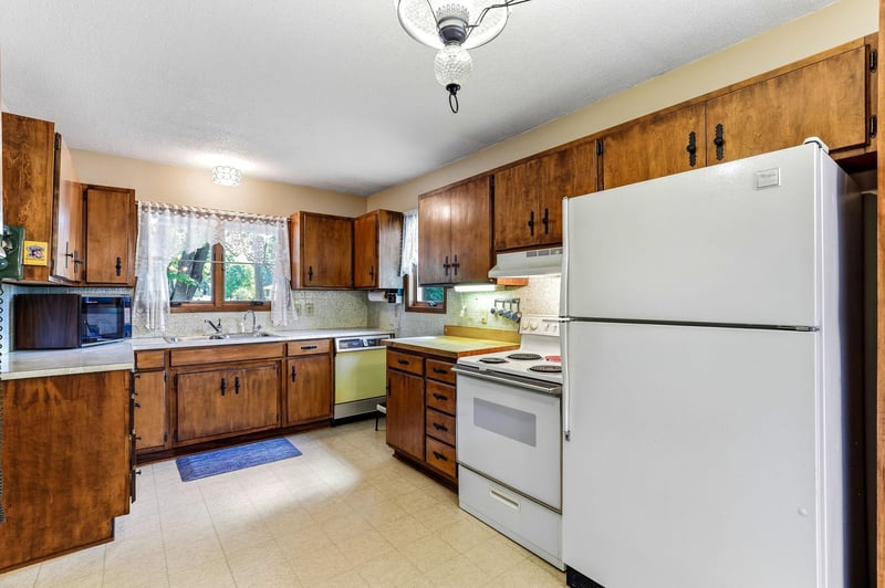347 Spruce Dr E, Annandale, MN 55302