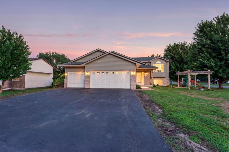 2033 Joes Lake Rd SE, Cambridge, MN 55008