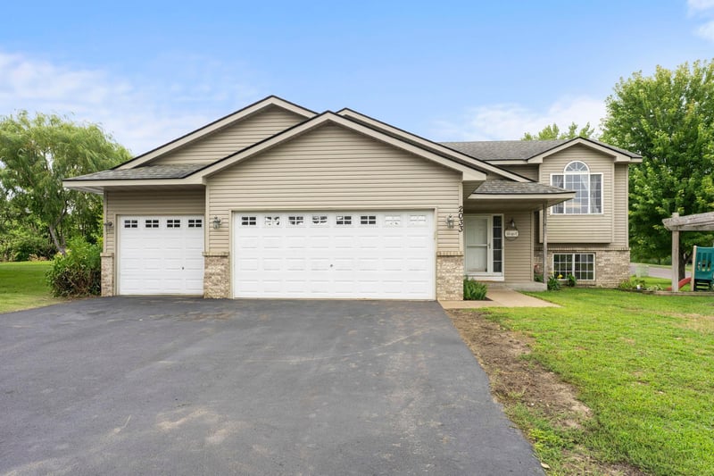2033 Joes Lake Rd SE, Cambridge, MN 55008
