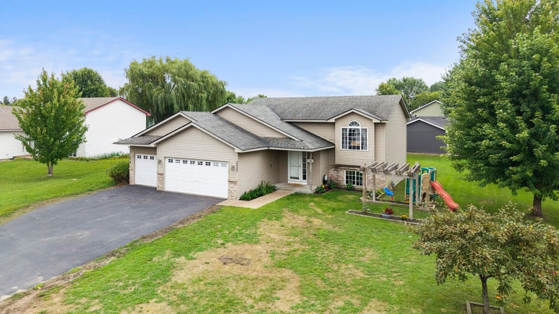 2033 Joes Lake Rd SE, Cambridge, MN 55008