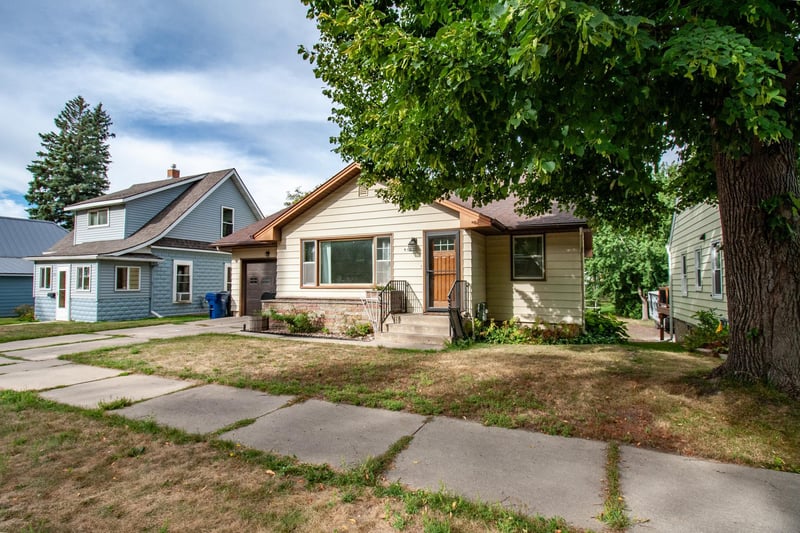 919 N Park St, Fergus Falls, MN 56537