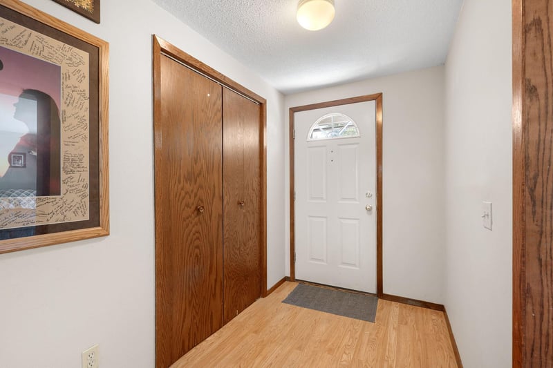112 13th Ave NW, Waseca, MN 56093